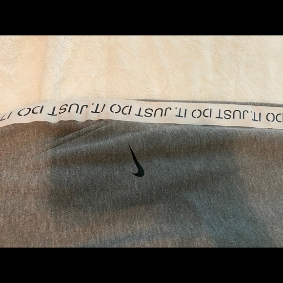 Cute Nike sweatpants - Picture 2 of 3